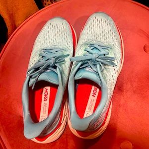 Hoka size 9 women used a few times like new.